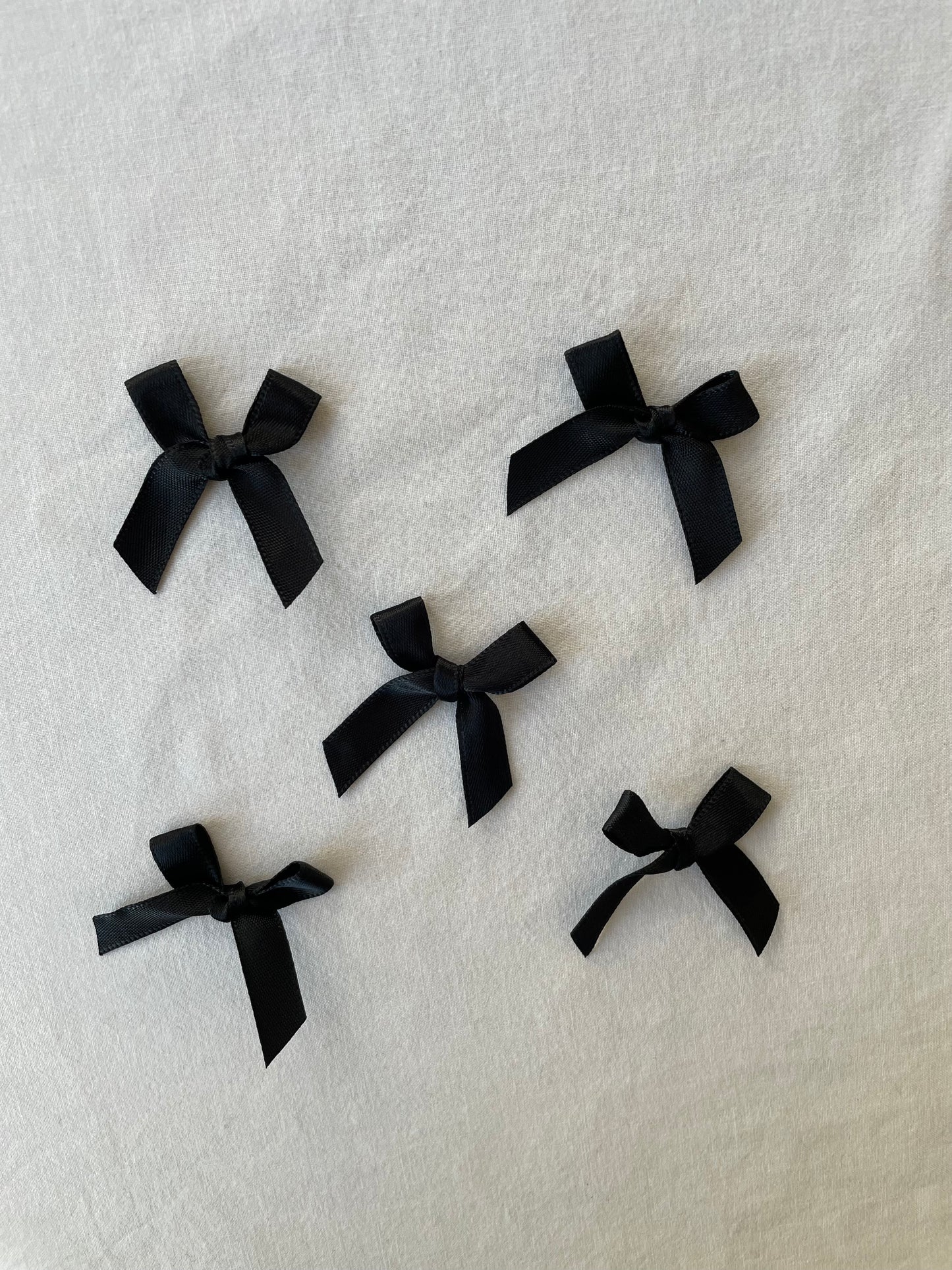 Petite bow black