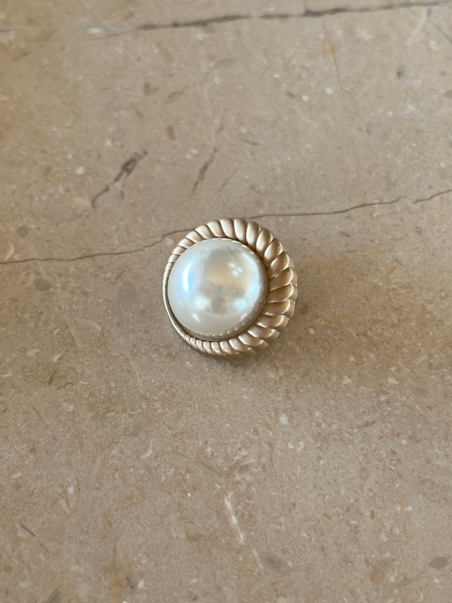 Nova button gold