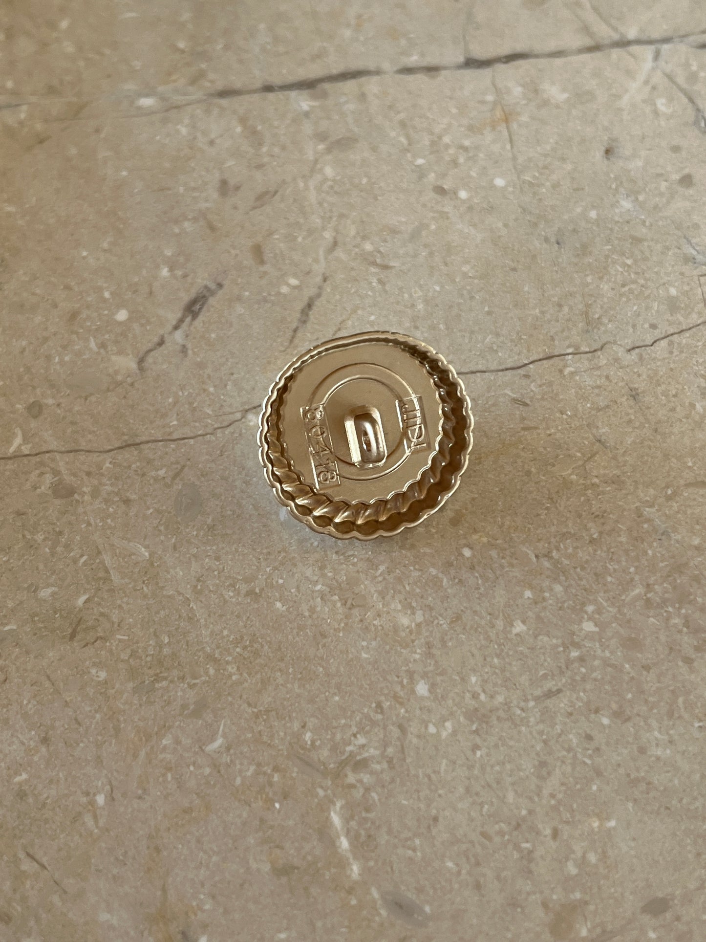 Nova button gold