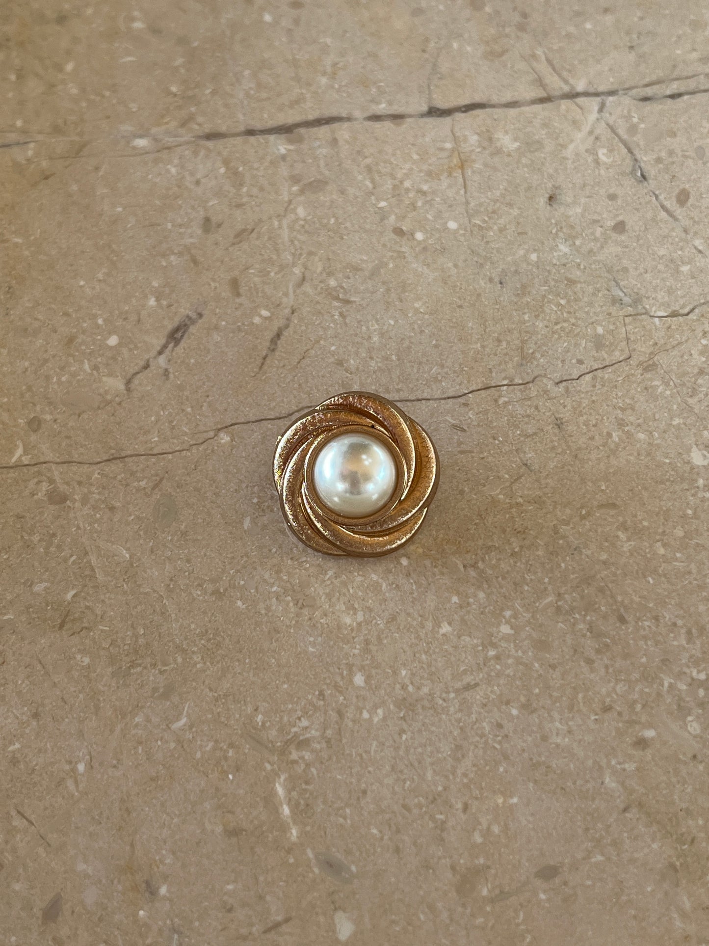 Luca button gold