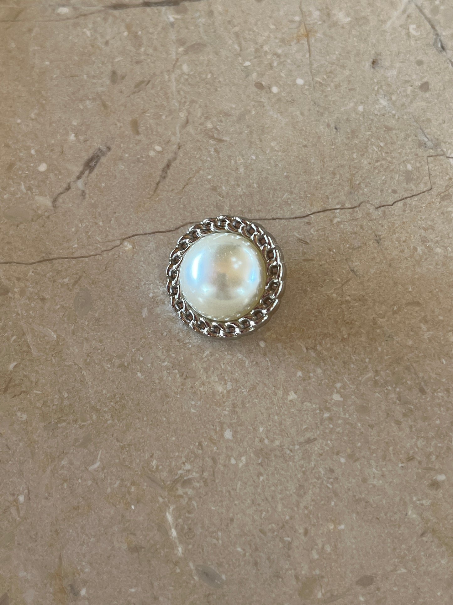 Ava button silver