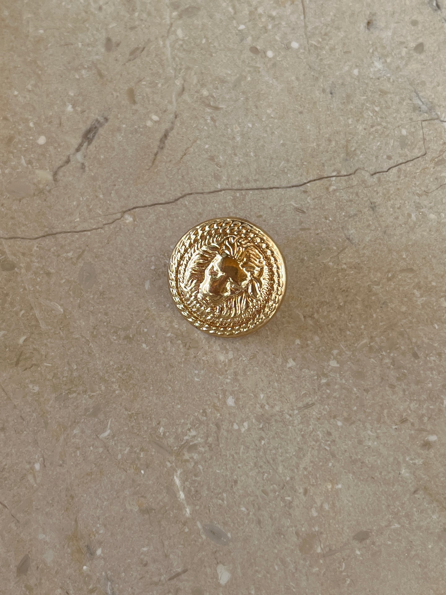 Leo Button