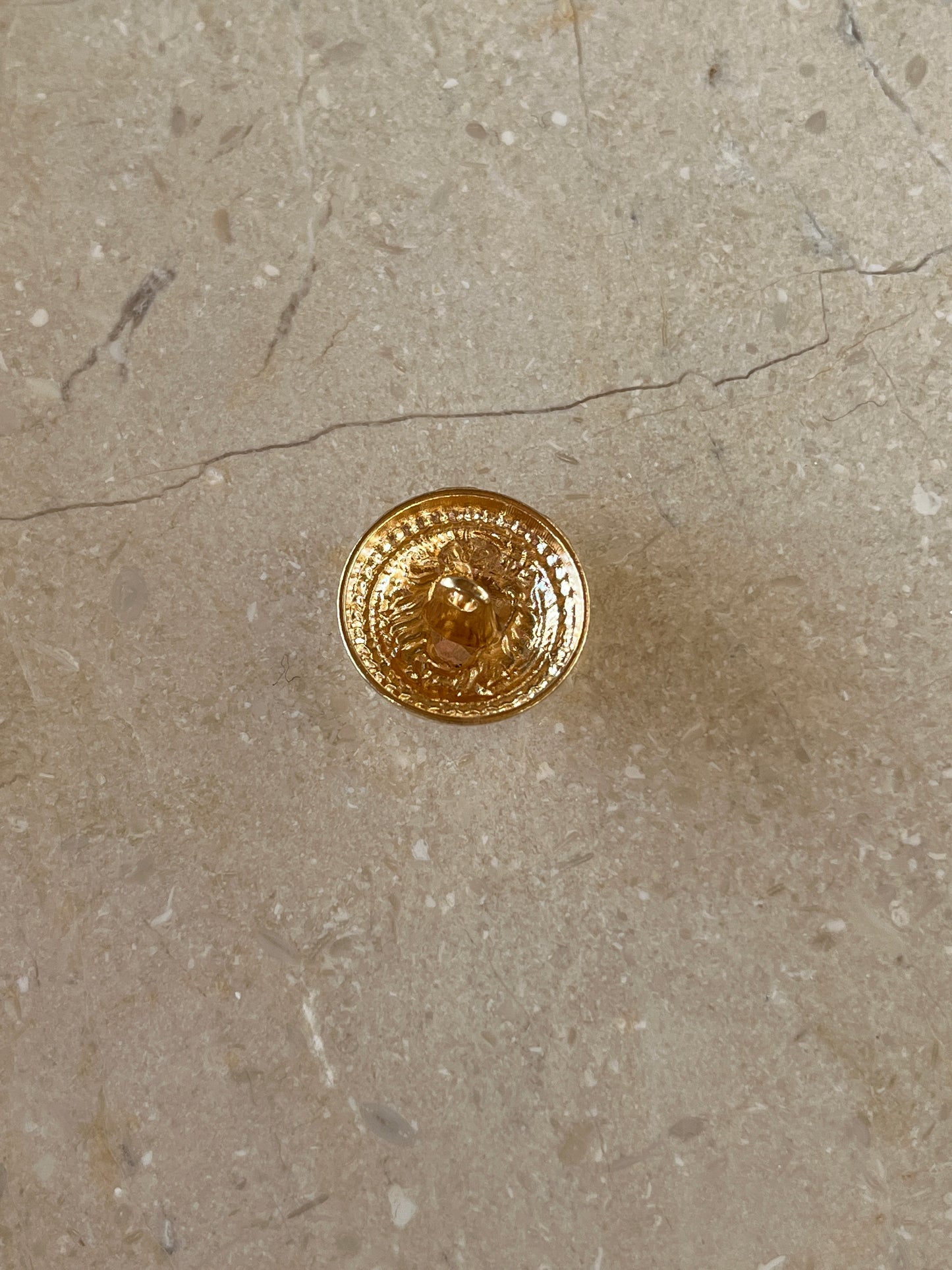 Leo Button