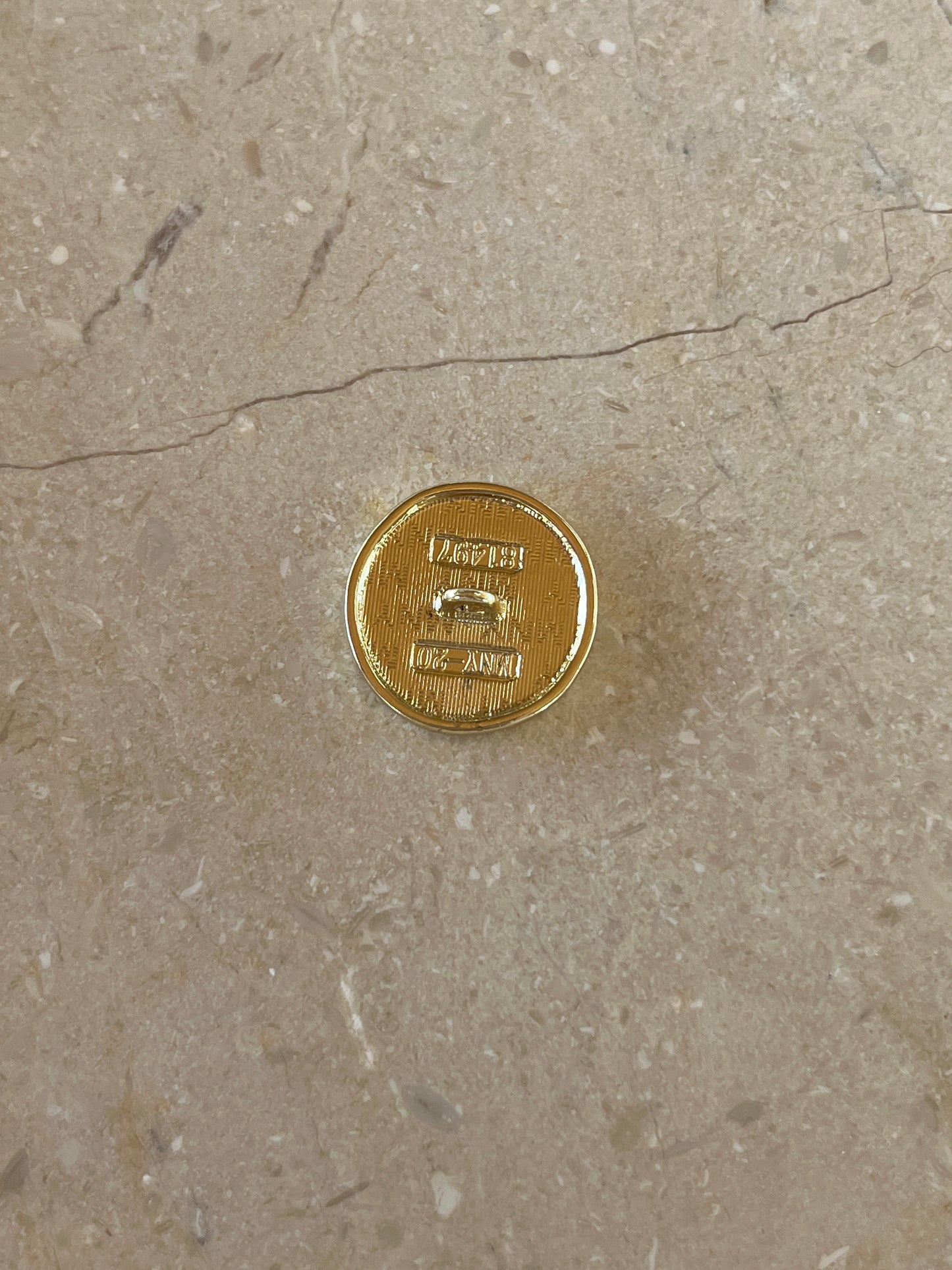 Luna button gold