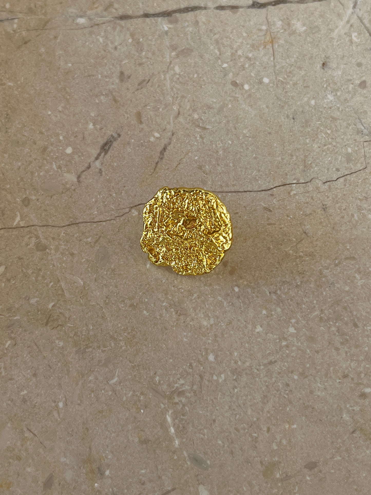 Amelia button gold