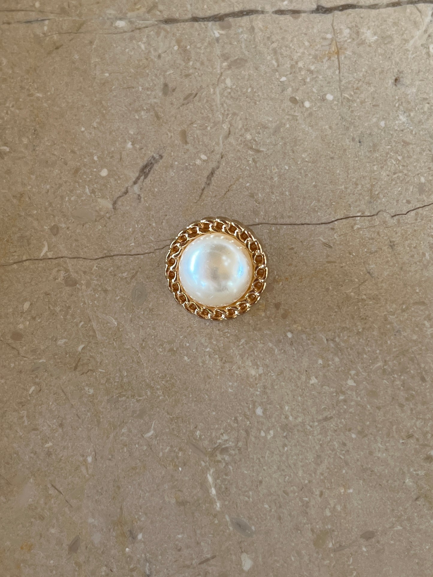 Ava button gold