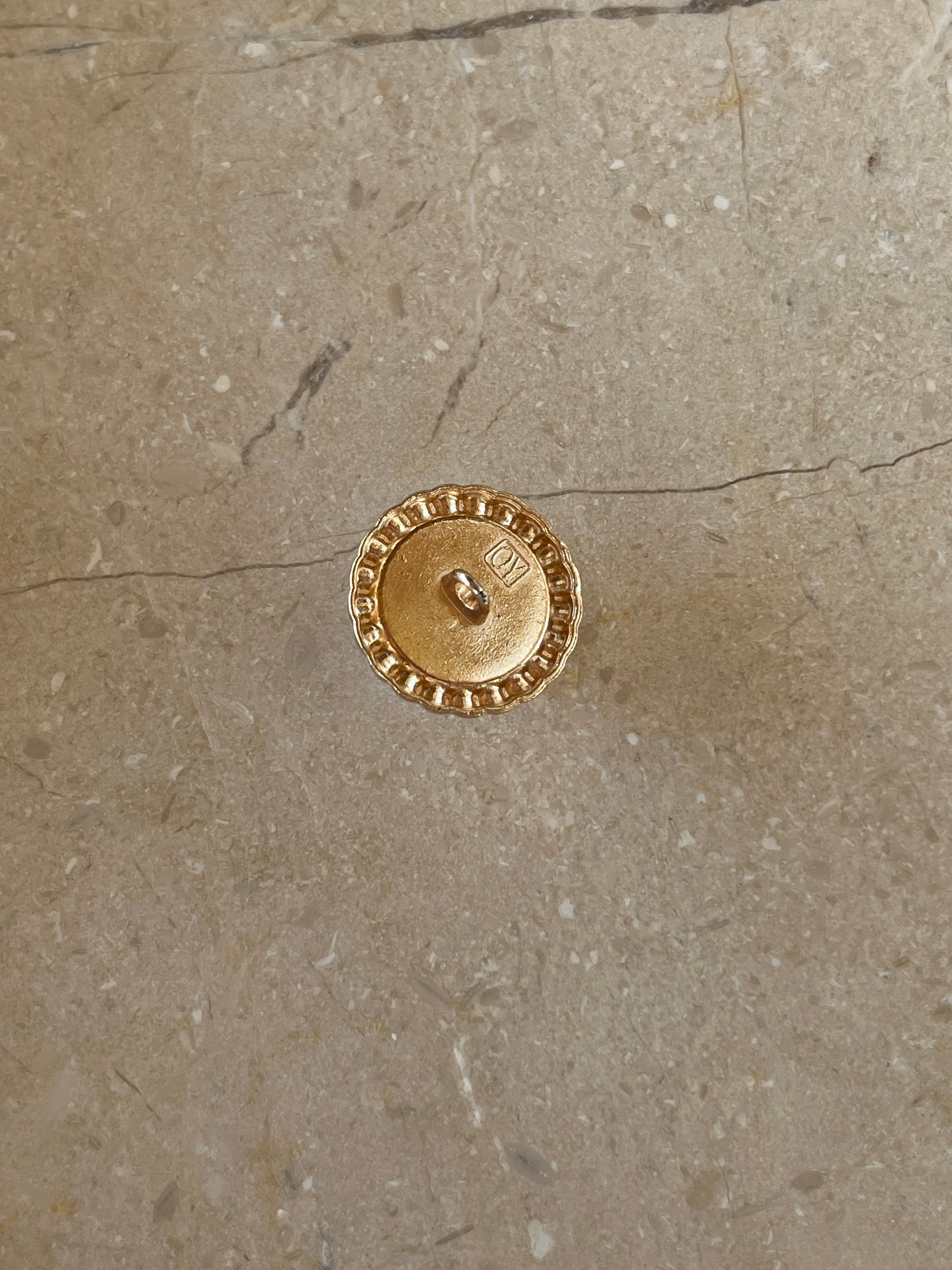 Ava button gold