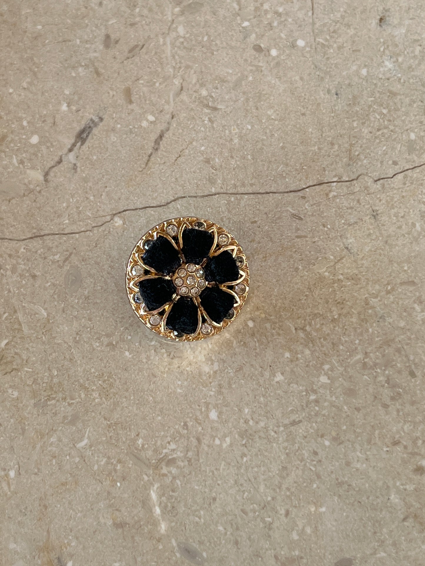 Velvet button black