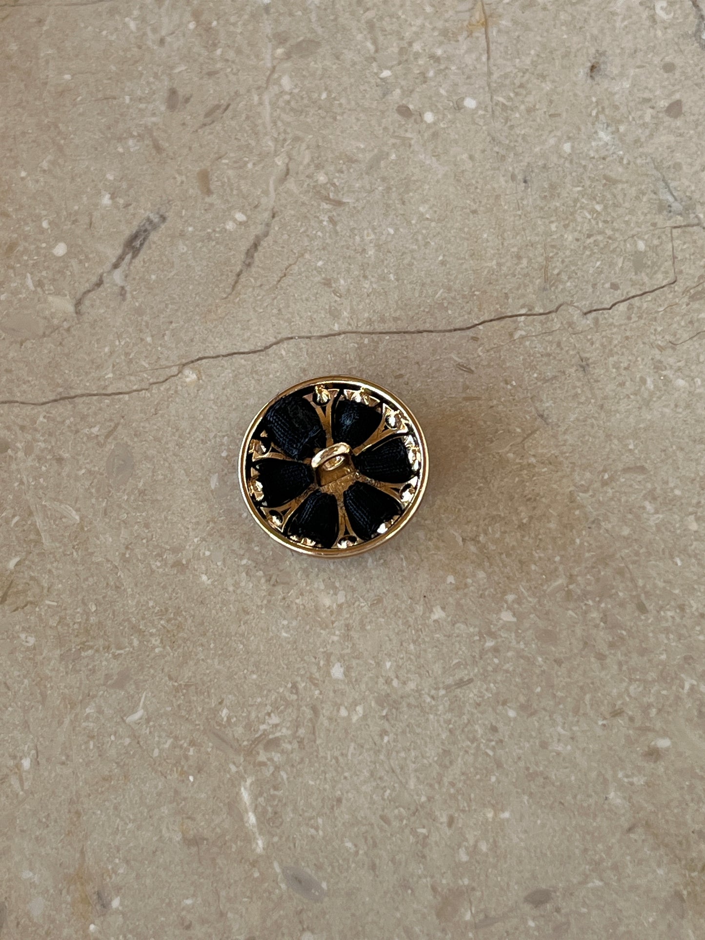 Velvet button black