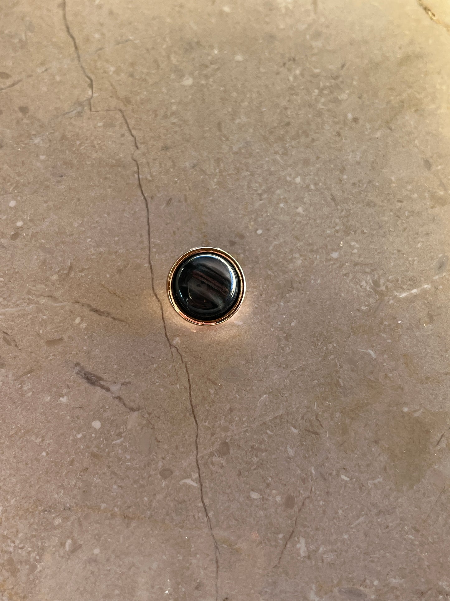 Havblikk button black