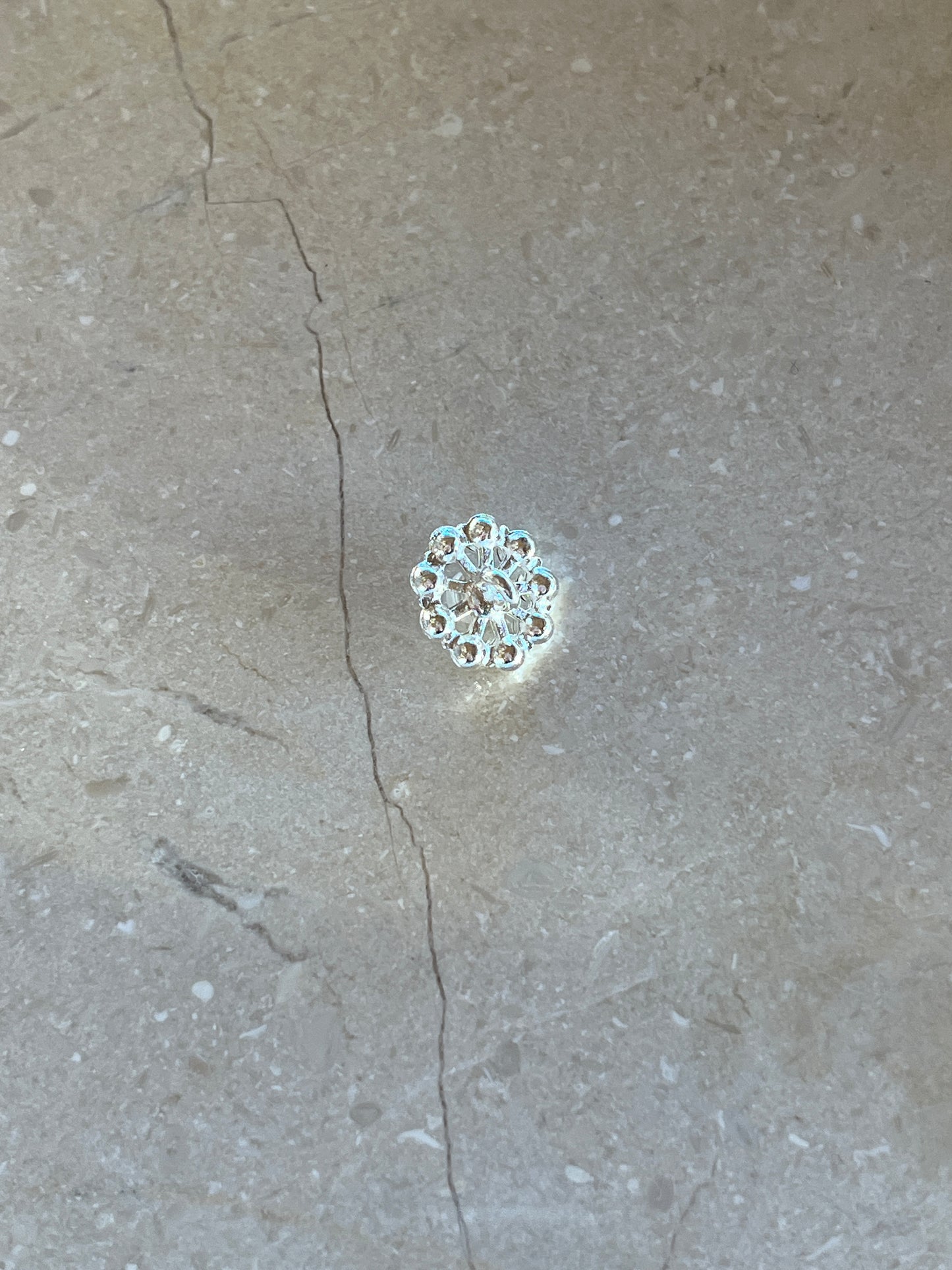 Blossom button silver