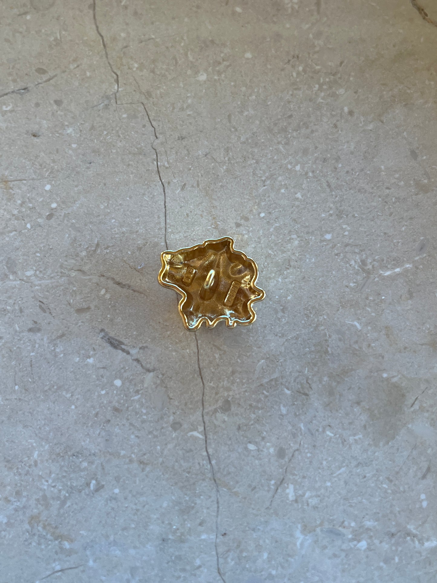 Isla button gold