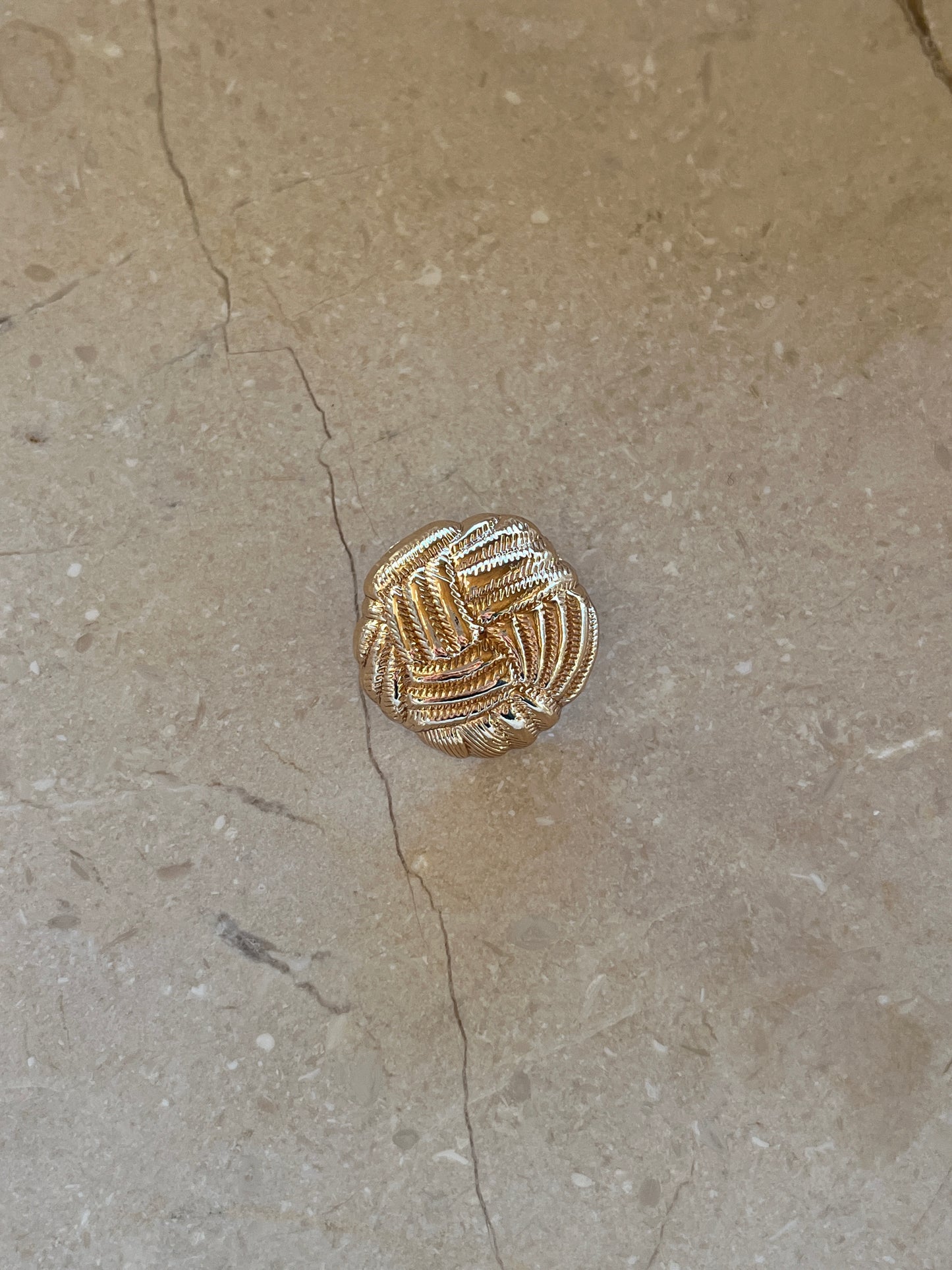 Poppy button gold