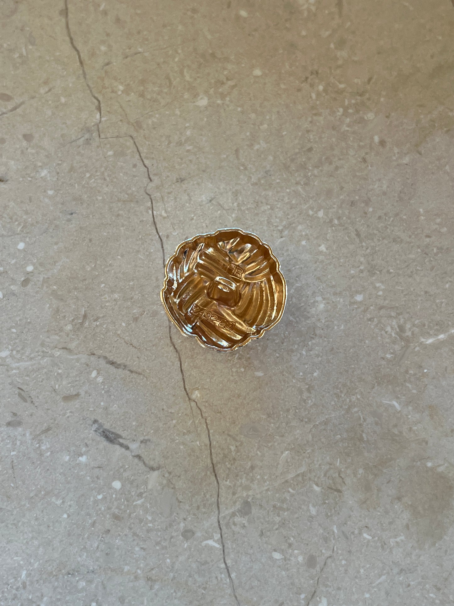 Poppy button gold