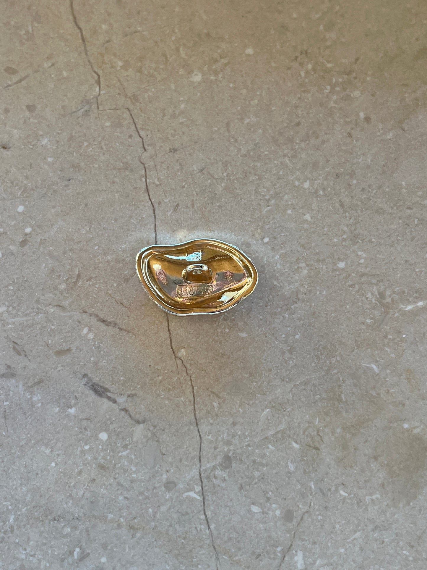 Bay button gold big