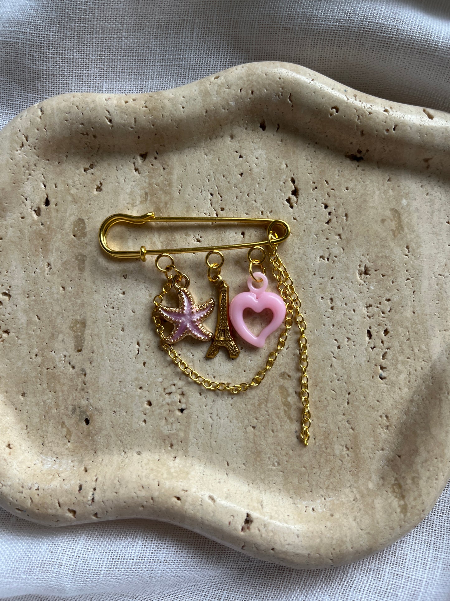 Vintage Charm Brooch gold small