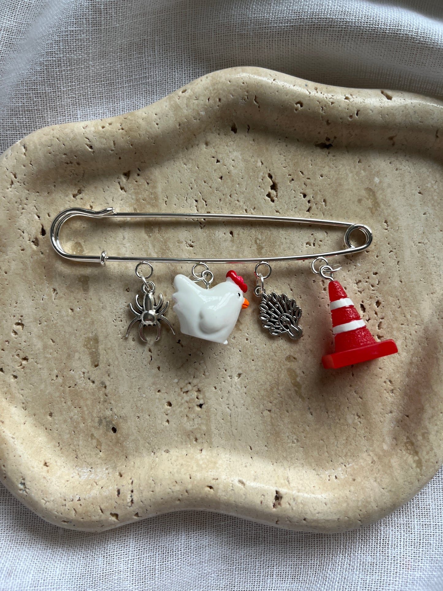 Vintage Charm Brooch silver large