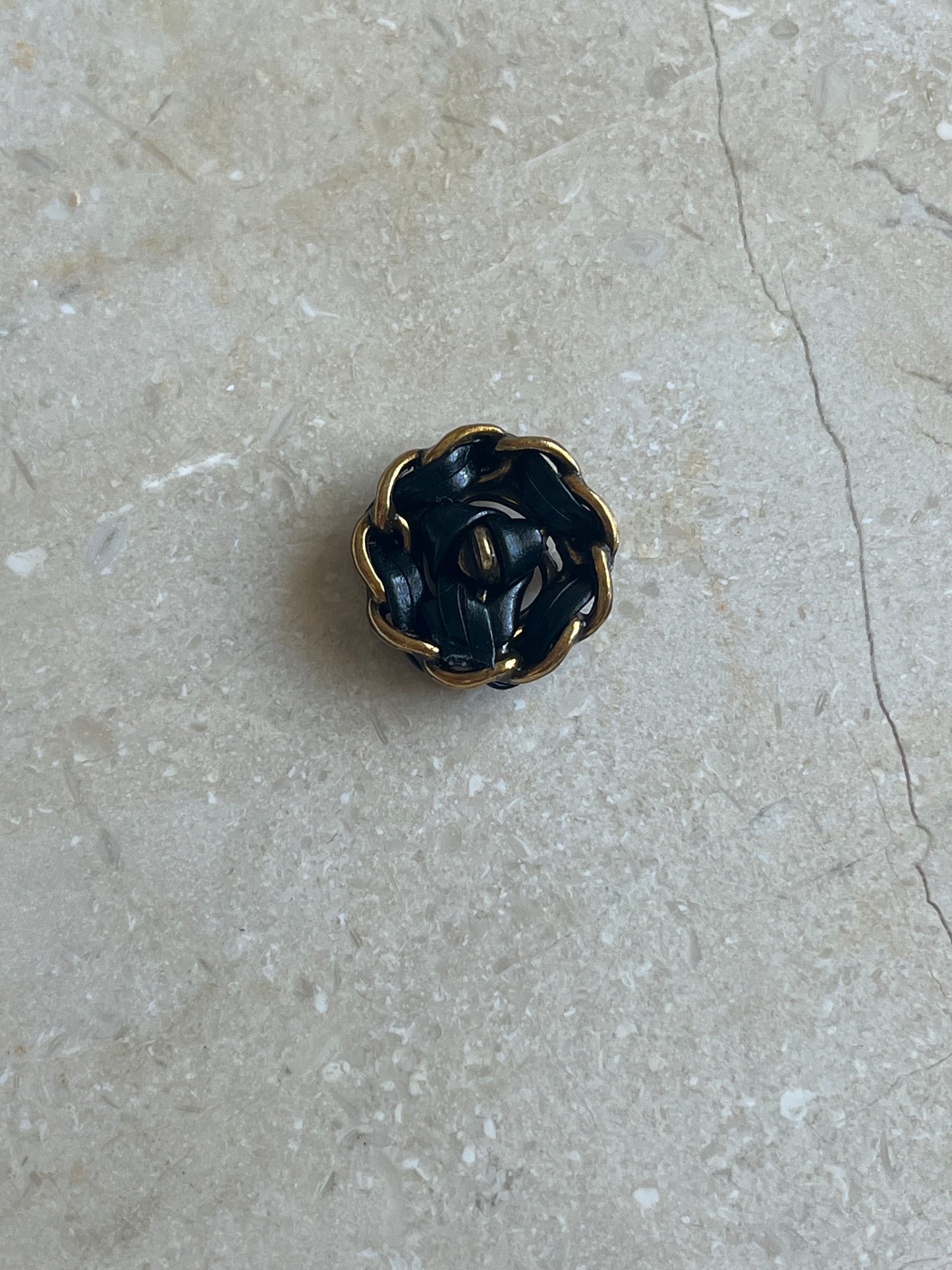 Frost button black