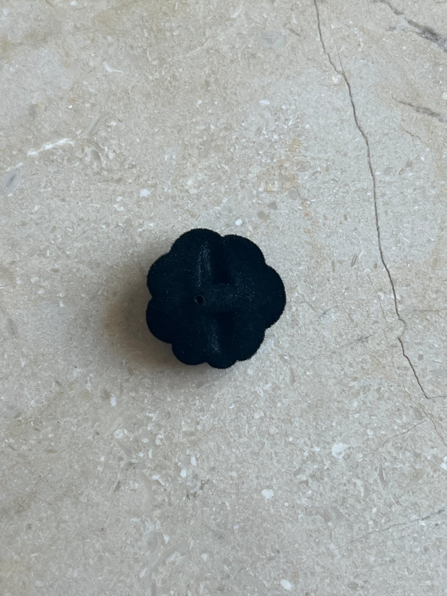 Winter rose button black