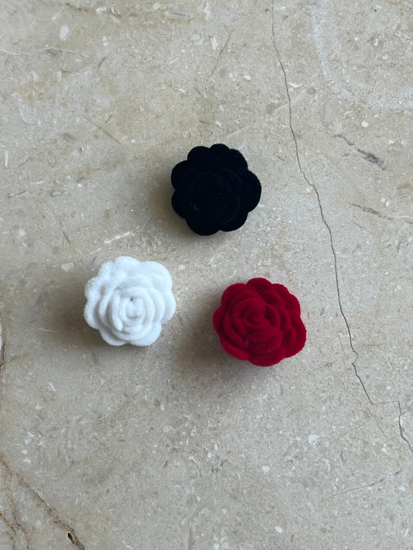 Winter rose button red