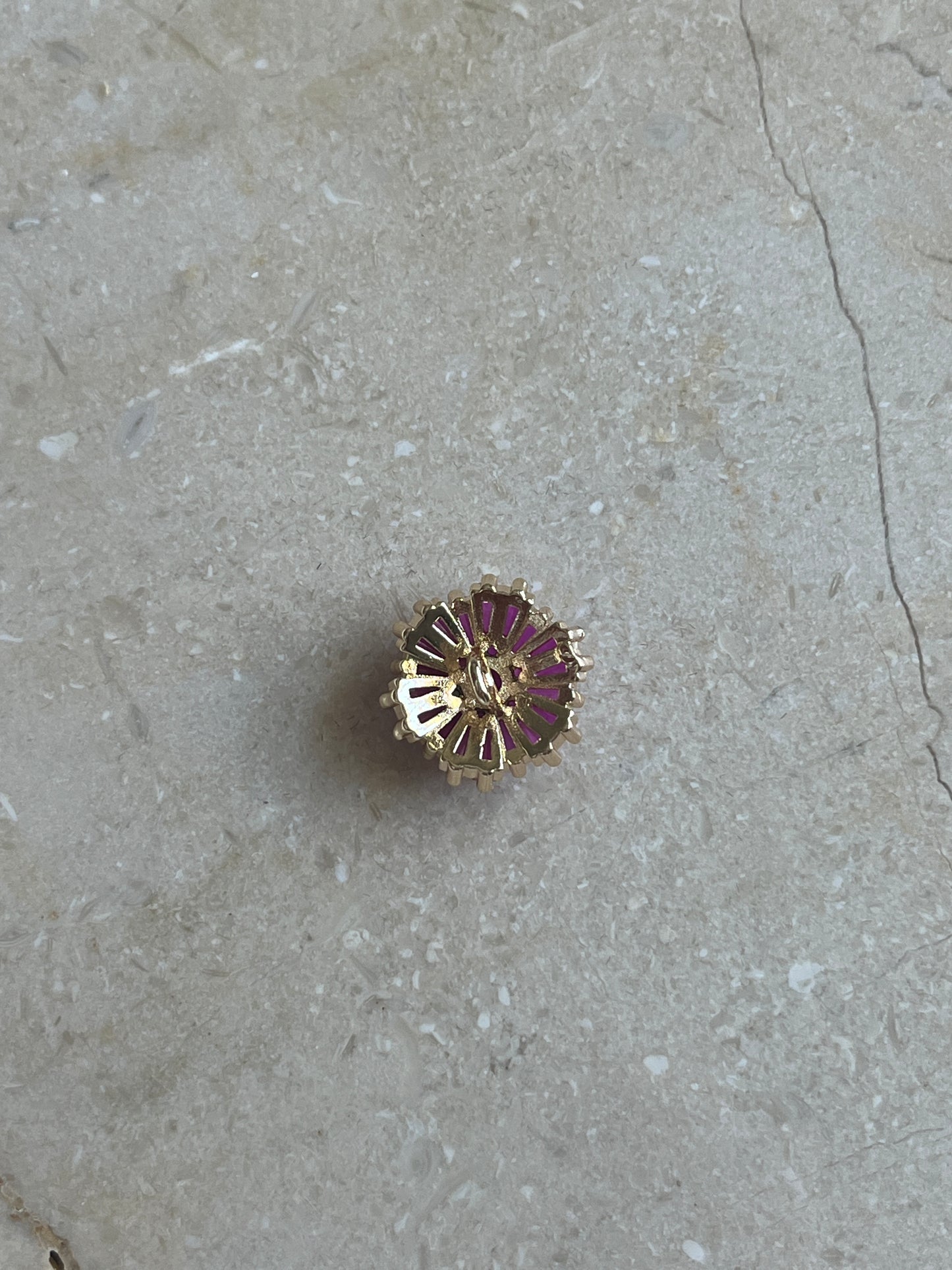 Frozen button pink