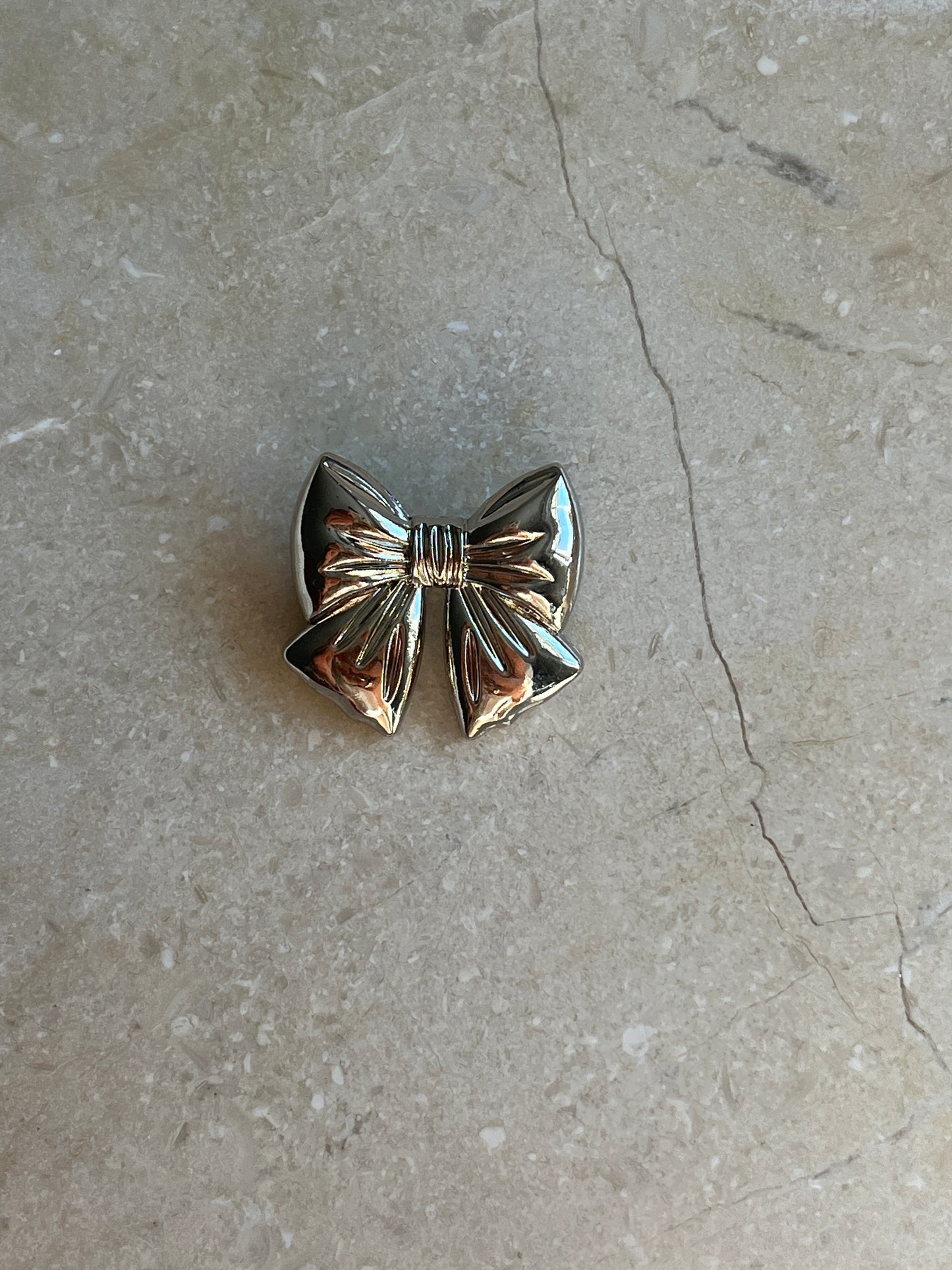 Bow button silver