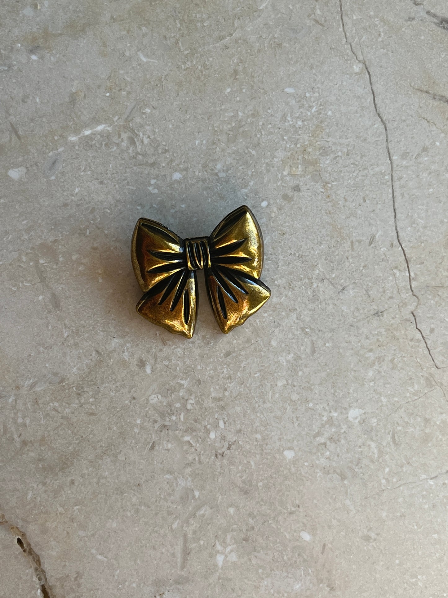 Bow button antique gold