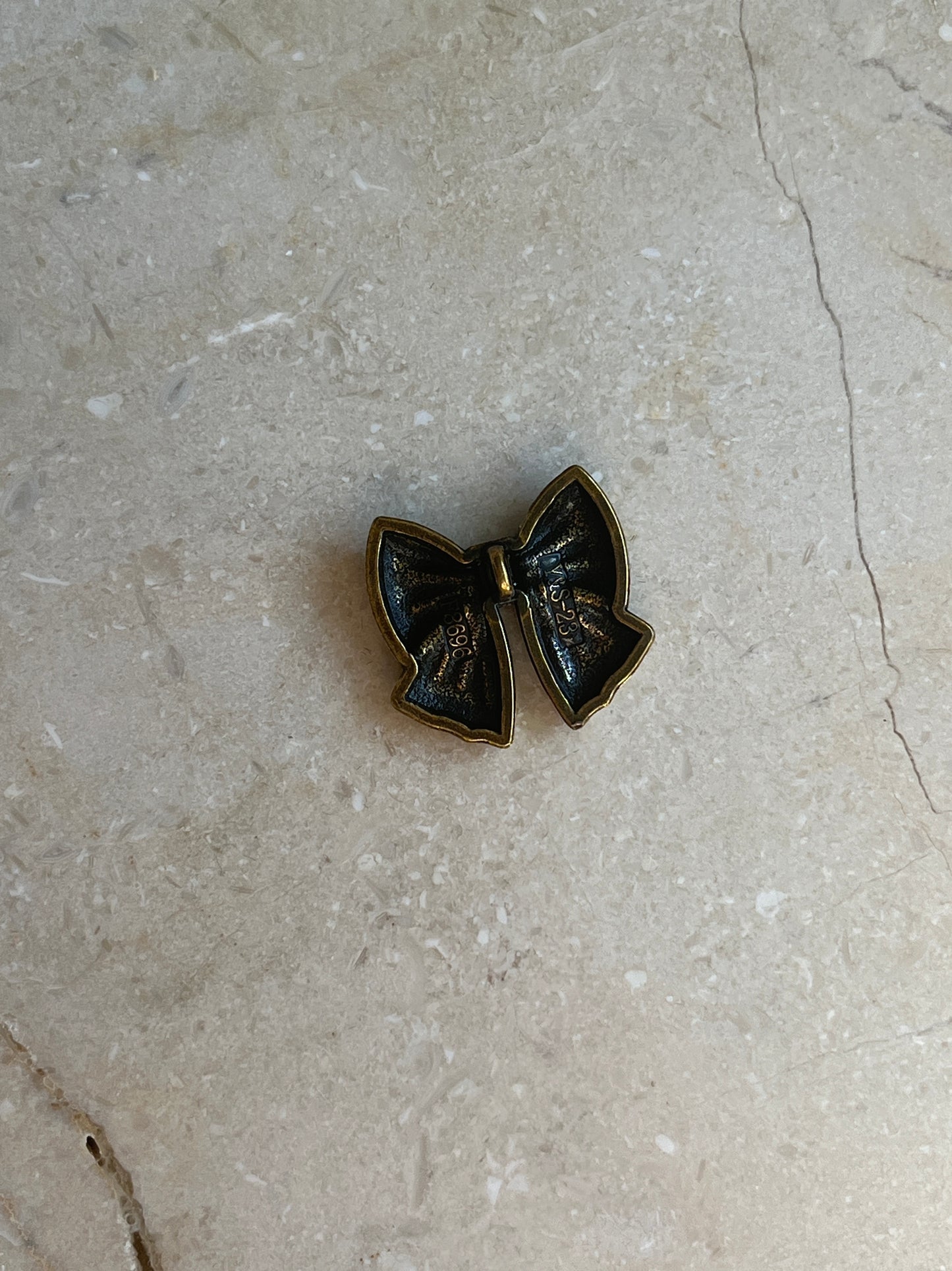 Bow button antique gold