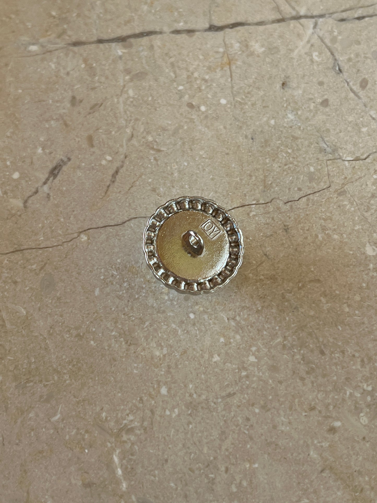 Ava button silver