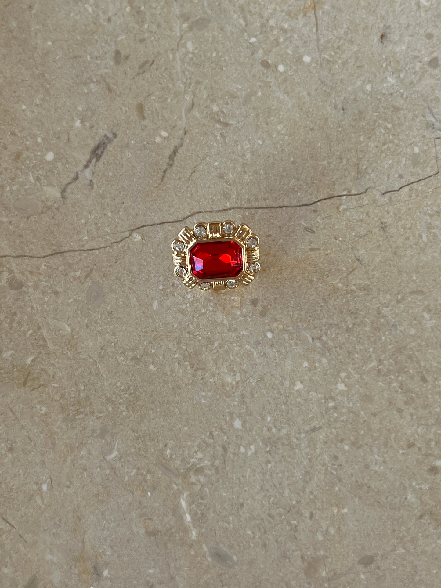 Linn button red