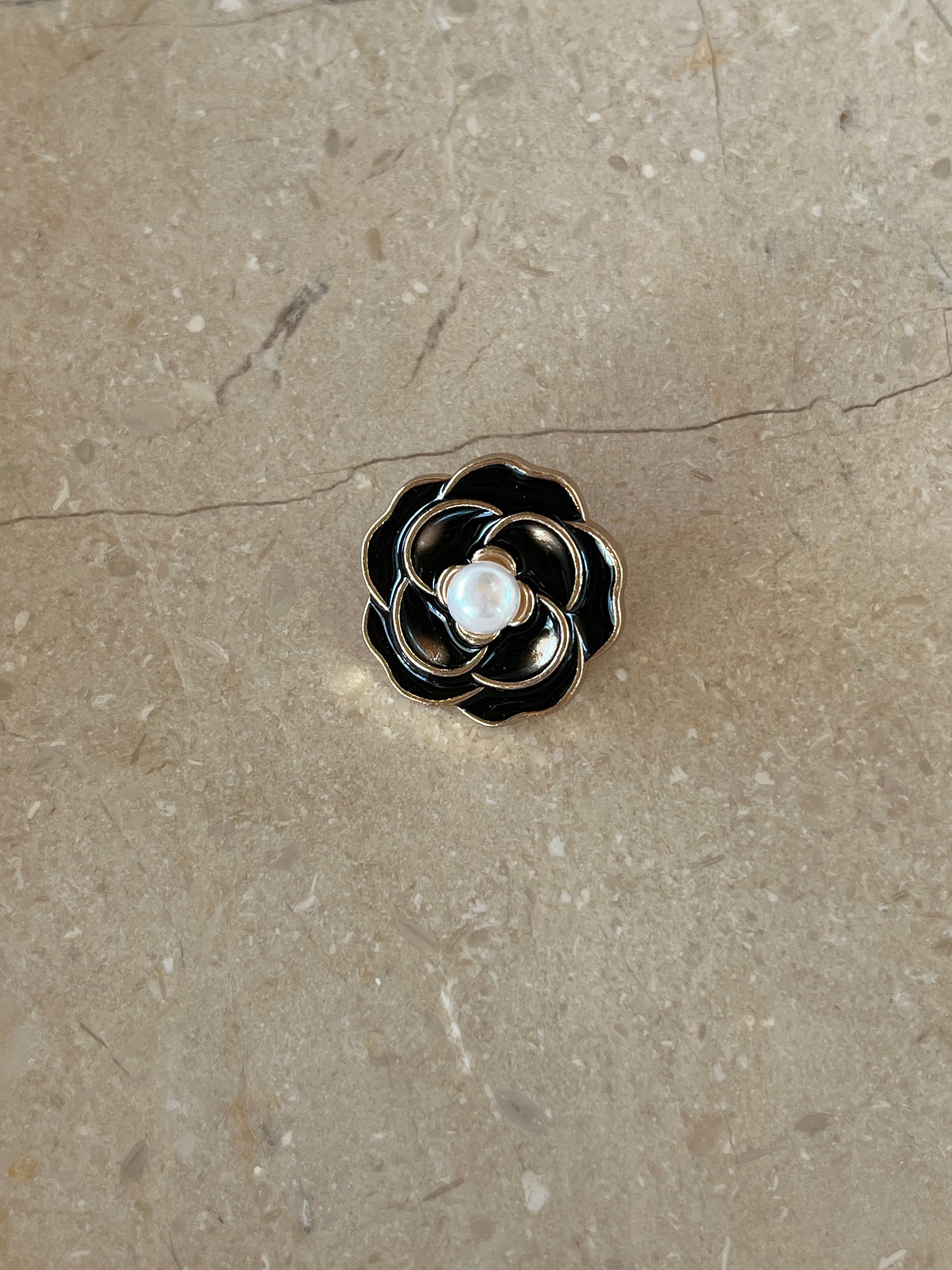Silja Button Black