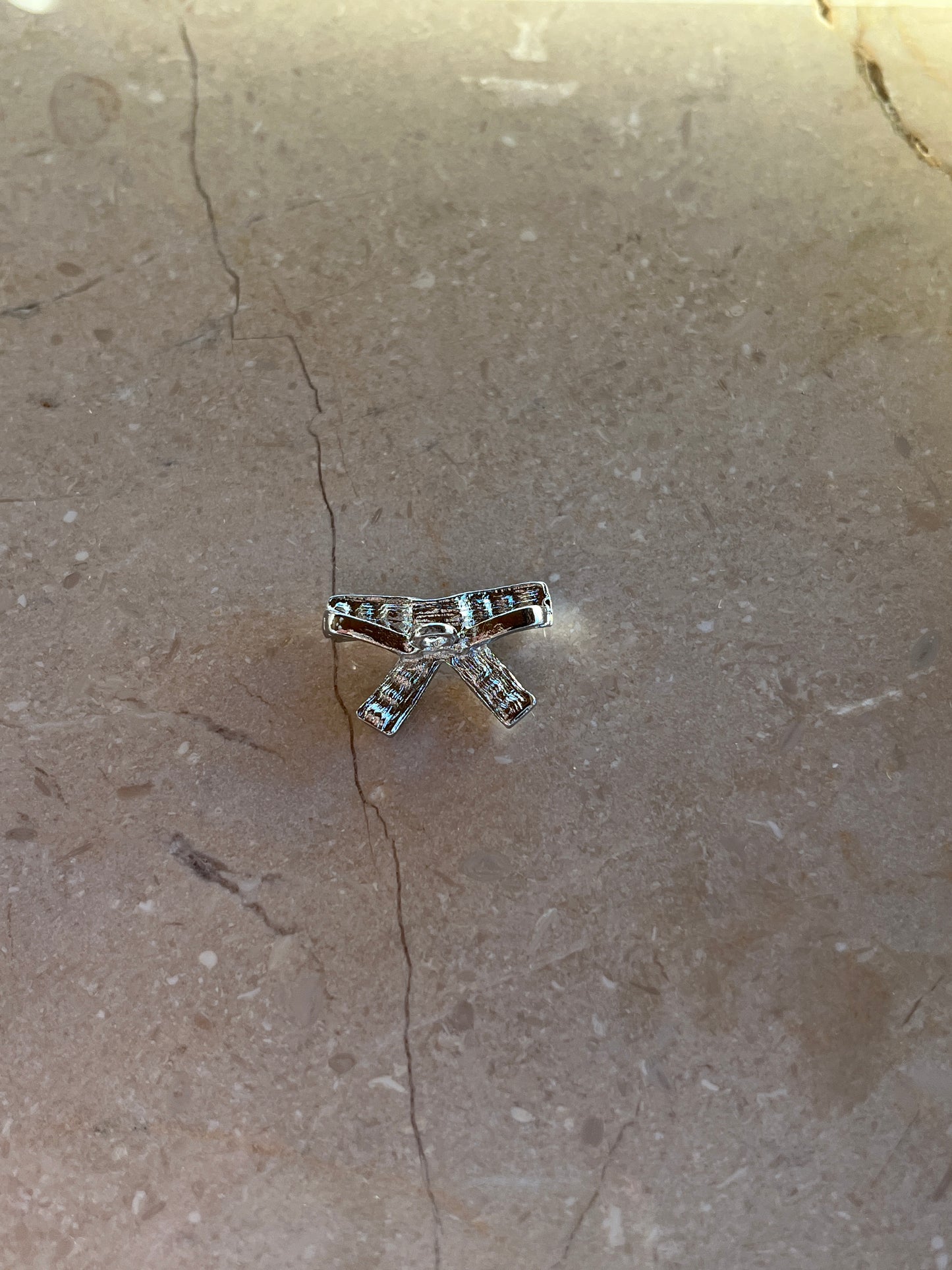 Bow button silver