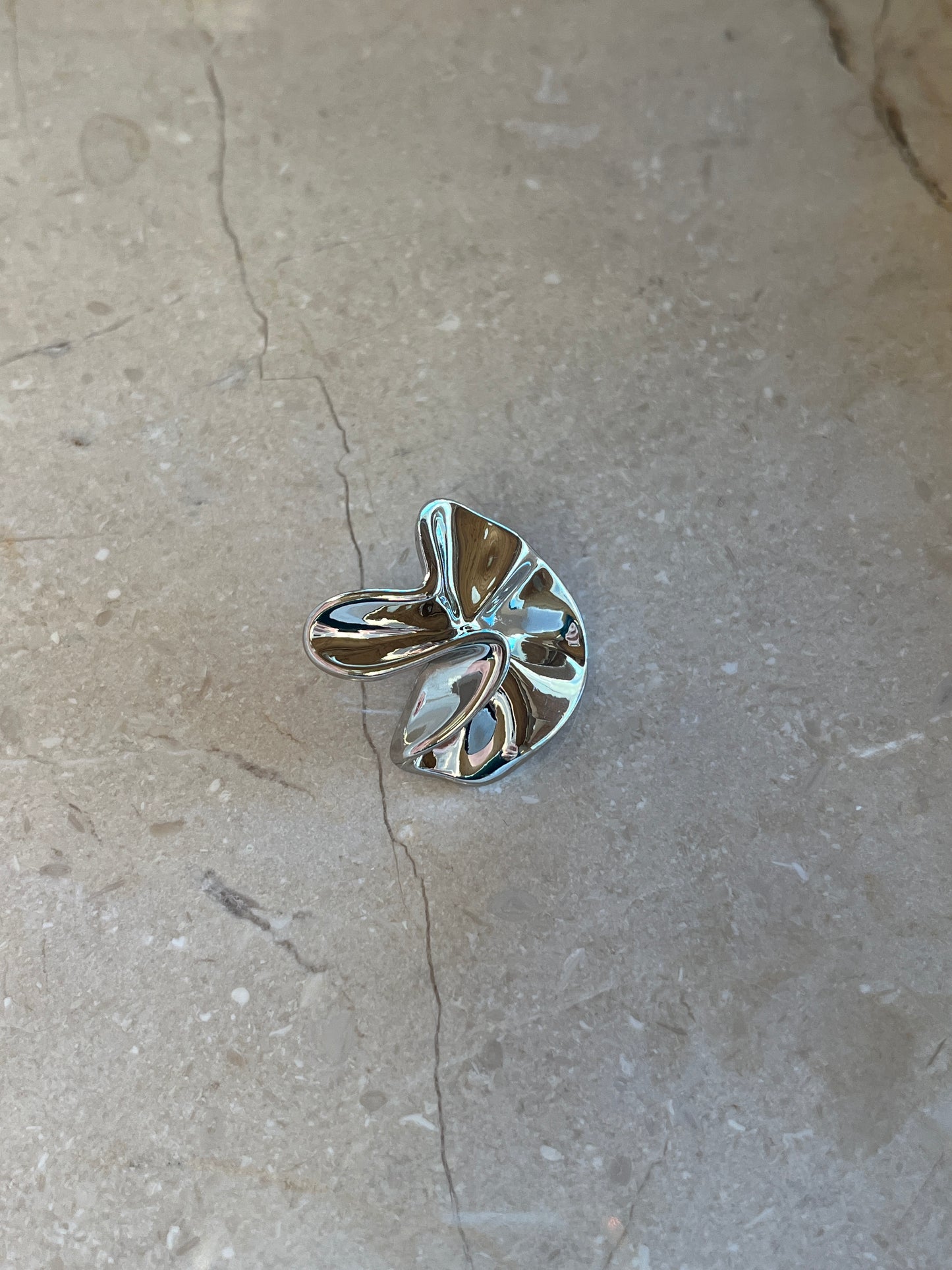 Meadow button silver