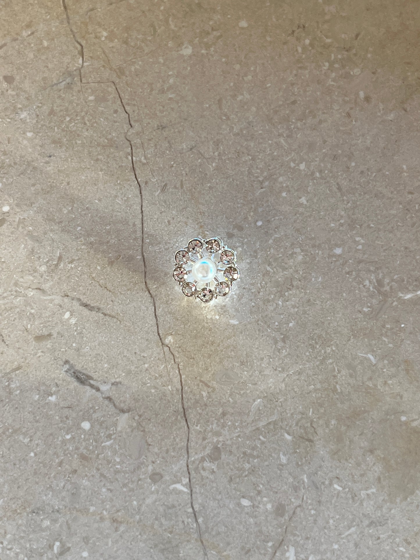 Blossom button silver
