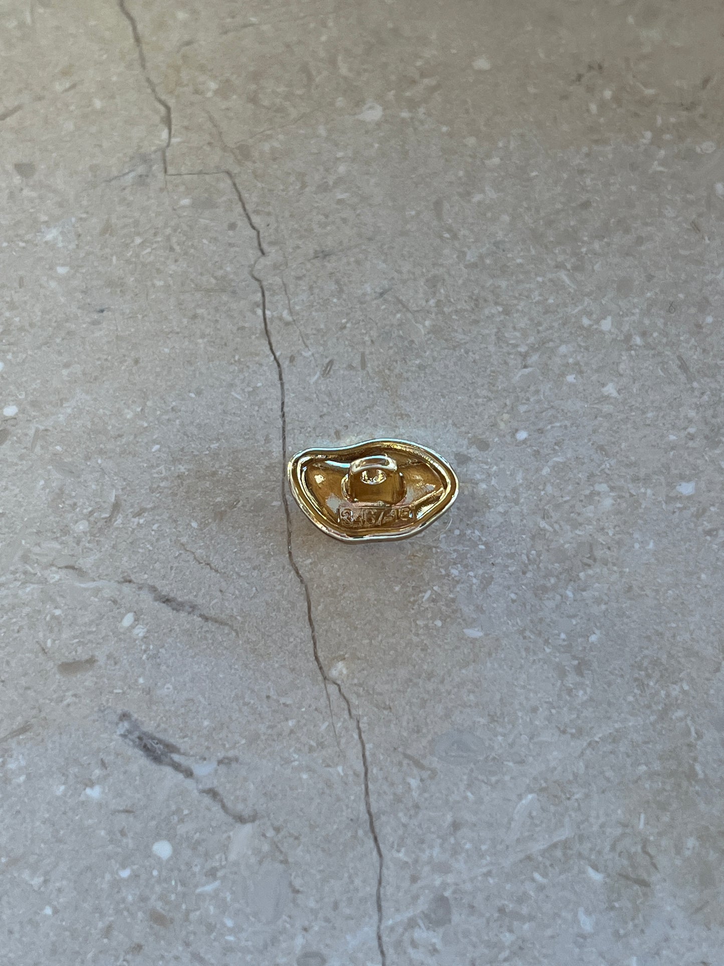 Bay button gold