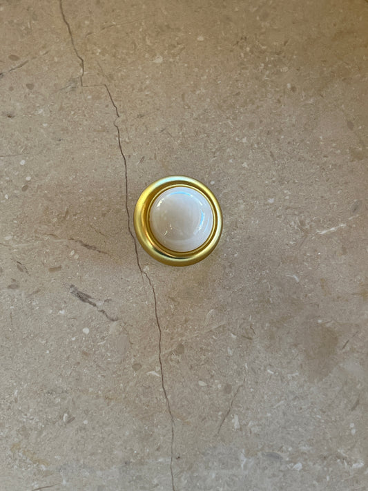 Sunny button white