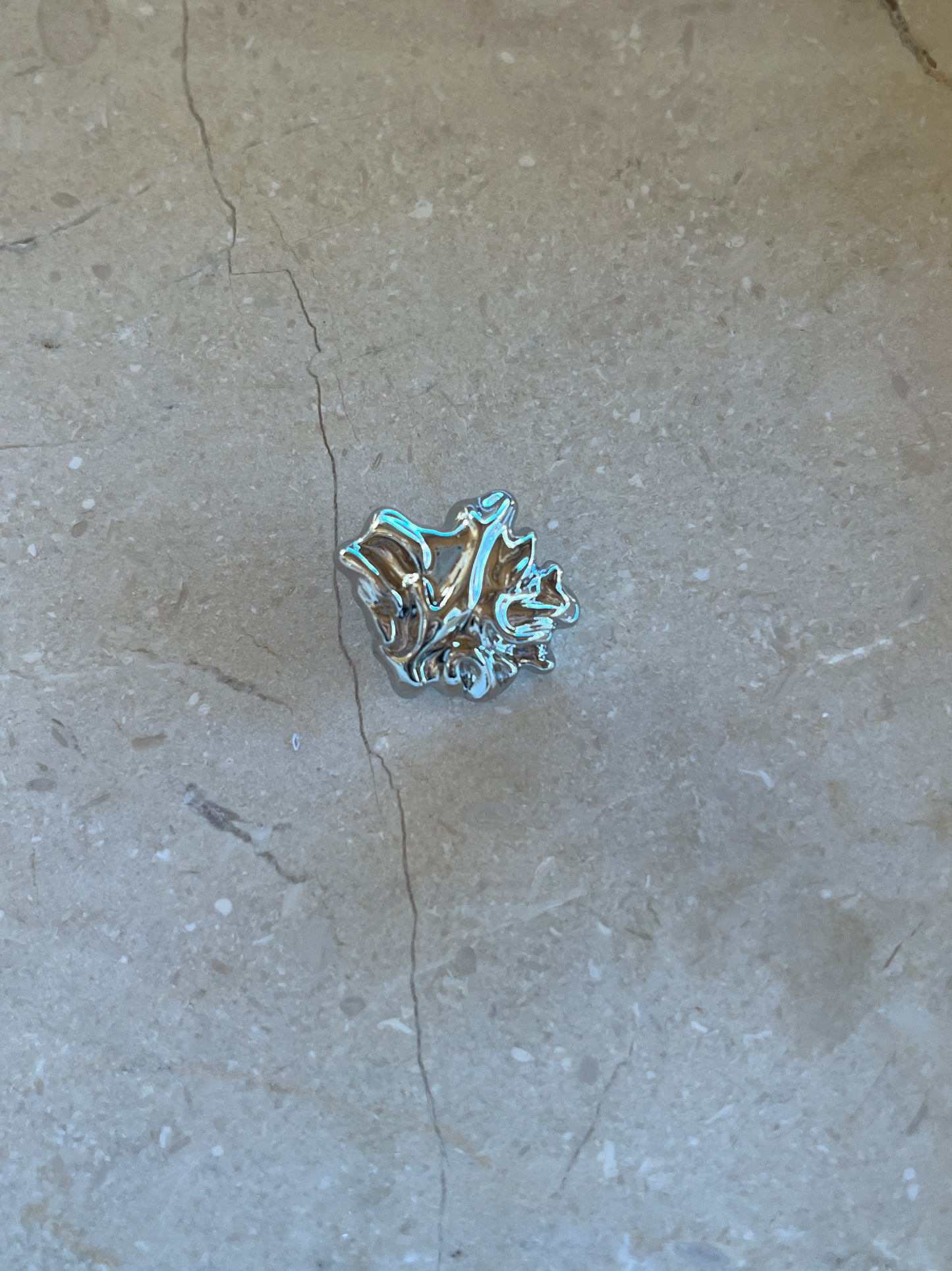 Isla button silver