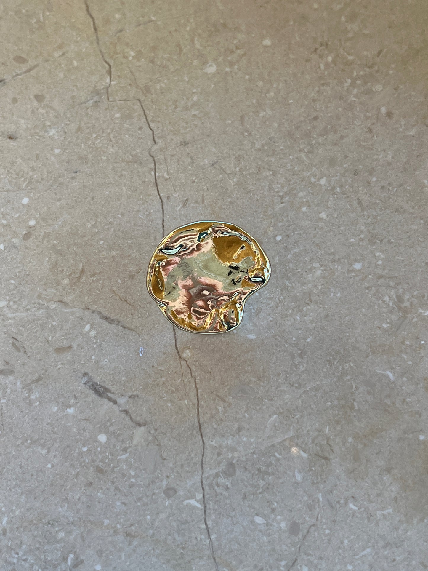 Thea button gold