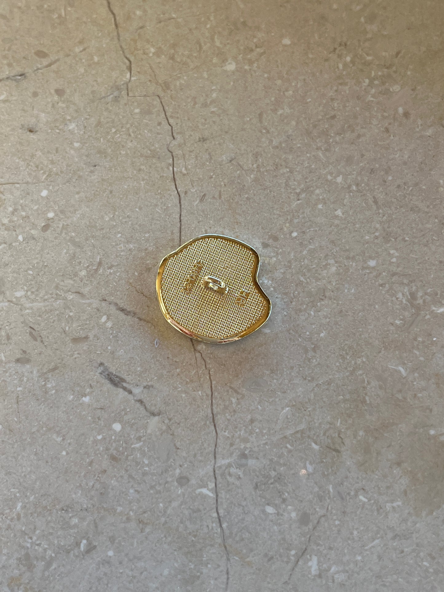 Thea button gold