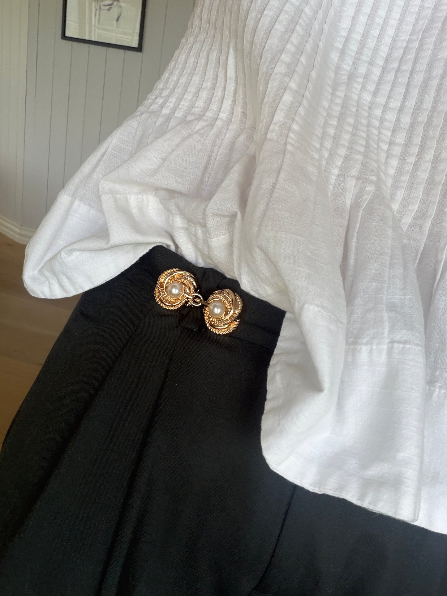 Pearl Jeans Pin