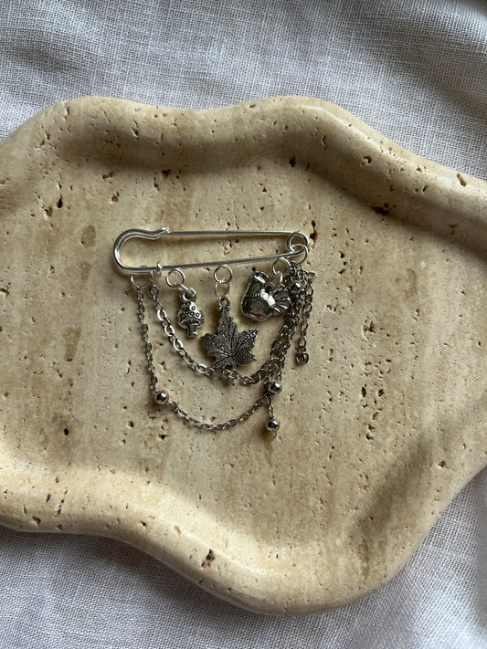 Vintage Charm Brooch silver small