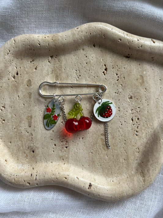 Vintage Charm Brooch silver small