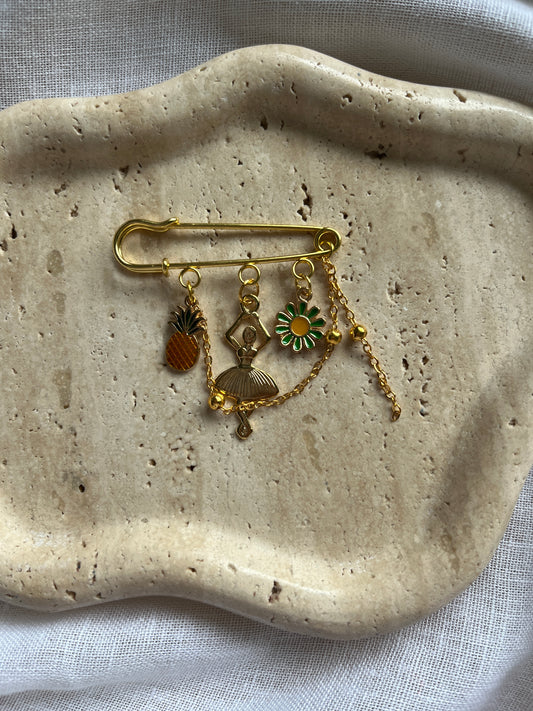 Vintage Charm Brooch gold small
