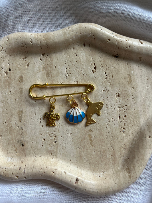 Vintage Charm Brooch gold small