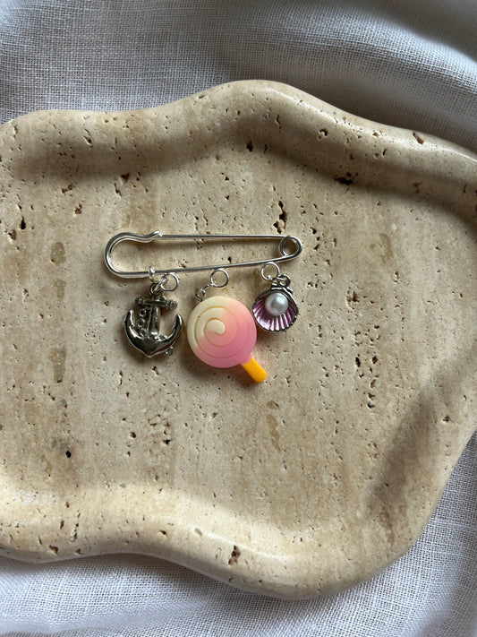 Vintage Charm Brooch silver small
