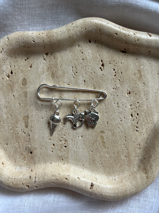 Vintage Charm Brooch silver small