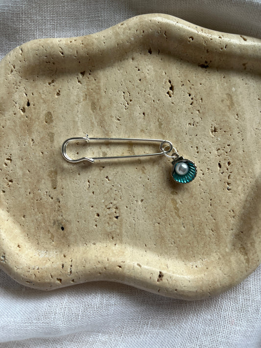 Vintage Charm Brooch silver small