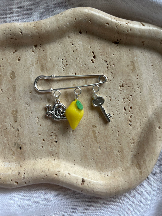 Vintage Charm Brooch silver small