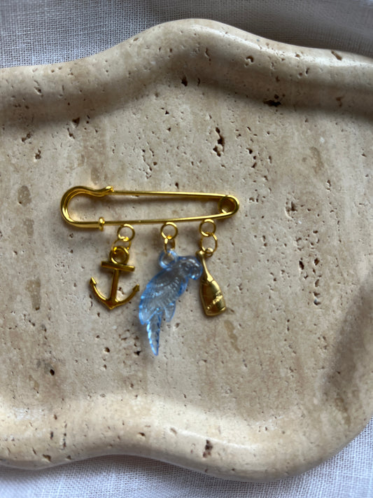 Vintage Charm Brooch gold small