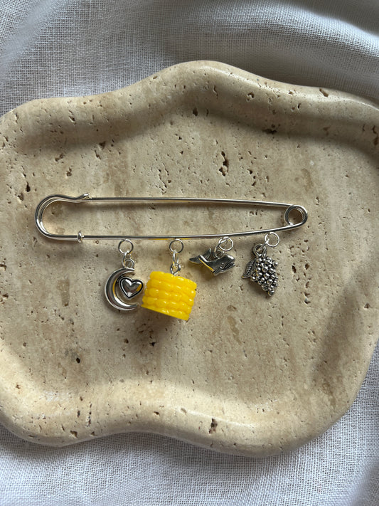 Vintage Charm Brooch silver large